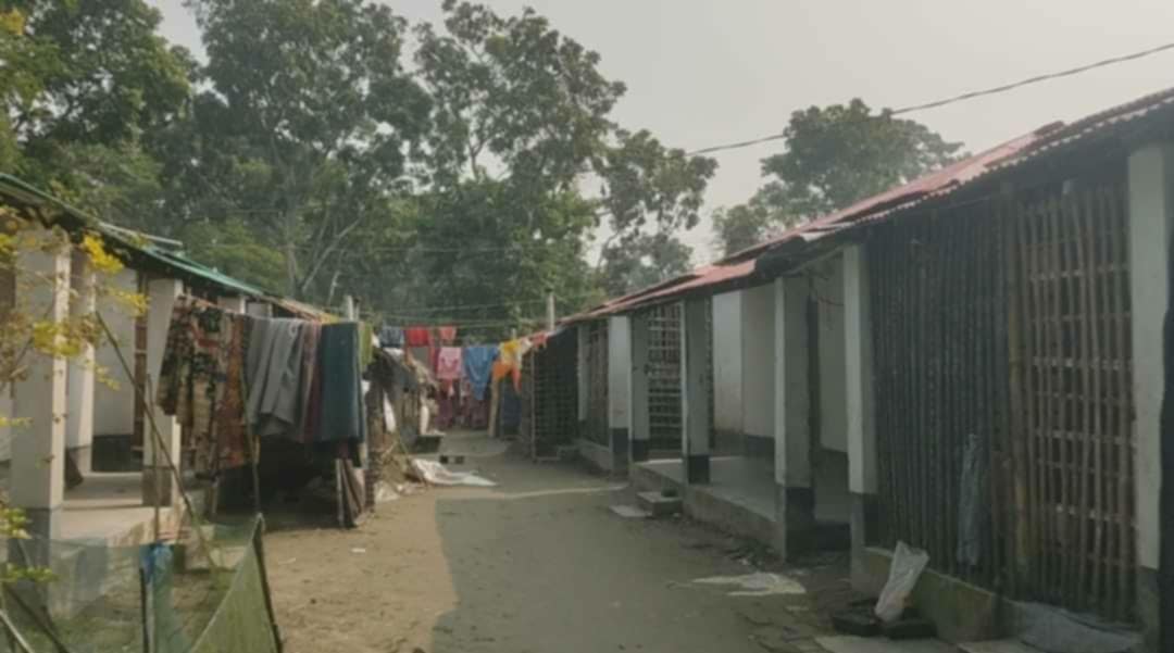 কালিগঞ্জে আশ্রায়ন প্রকল্পের ঘর দখলের মহাউৎসব