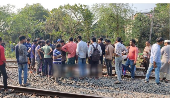 চুয়াডাঙ্গায় ট্রেনে কাটা পড়ে এক যুবকের মৃত্যু