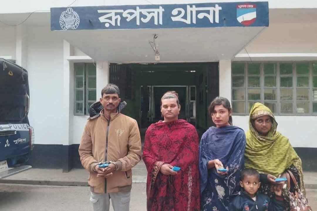 রূপসায় ১১৮০ পিস ইয়াবা সহ গ্রেফতার ৪