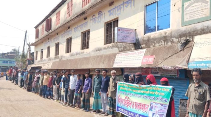 পাইকগাছায় দুর্নীতিবাজ ওলামা লীগ নেতা অধ্যক্ষে'র অপসারণের দাবিতে ছাত্র জনতার বিক্ষোভ মিছিল মানববন্ধন